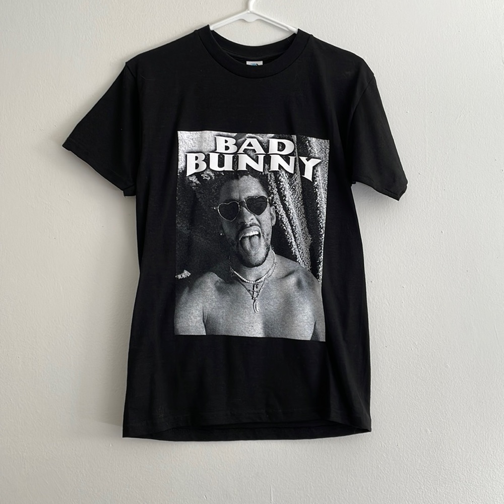 BAD BUNNY TEE